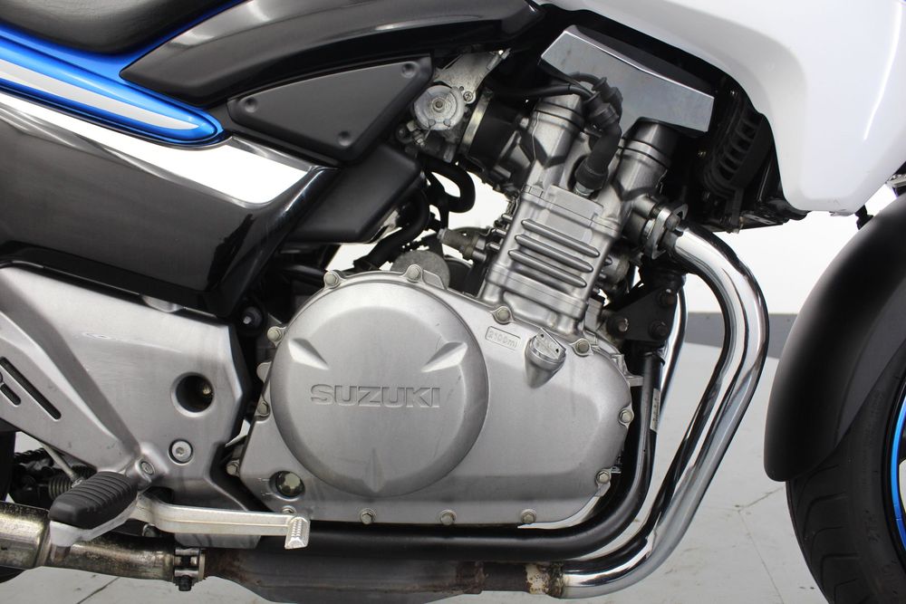 Suzuki GSR 250 (2 циліндра, інжектор)