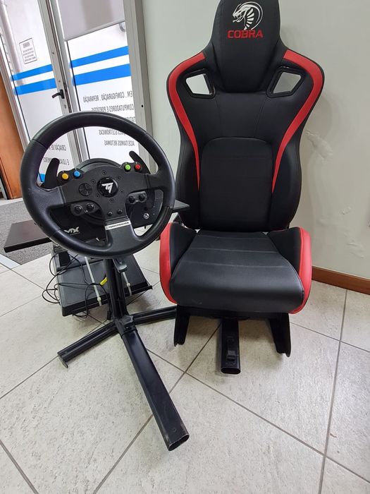 Playseat com Volante Thrustmaster TMX Pro Force Feedback + Pedais