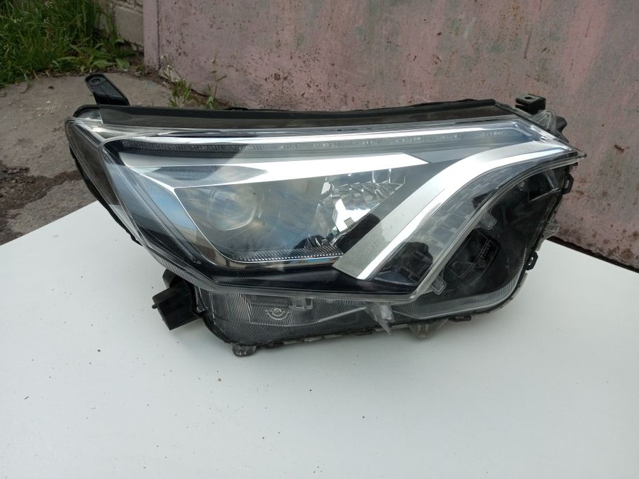 Оригінал фара права, рав4