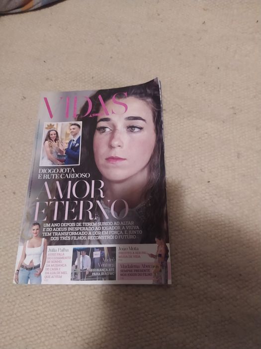 Revista vidas Diogo Jota e Rute Cardoso entre outros - oferta dos portes de envio