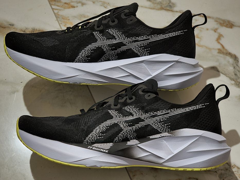 Оригінал 100% чоловічі кросівки asics novablast 5  eur 48