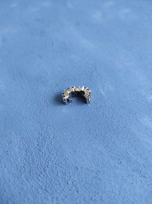 Pandora lśniący niebiesko-przezroczysty klips charms Srebro