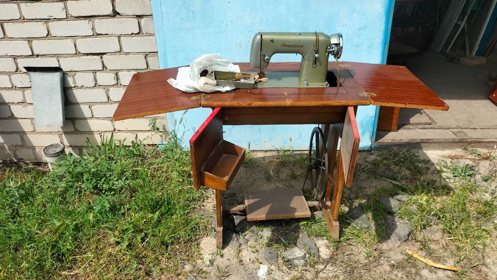 Продам швейную машинку