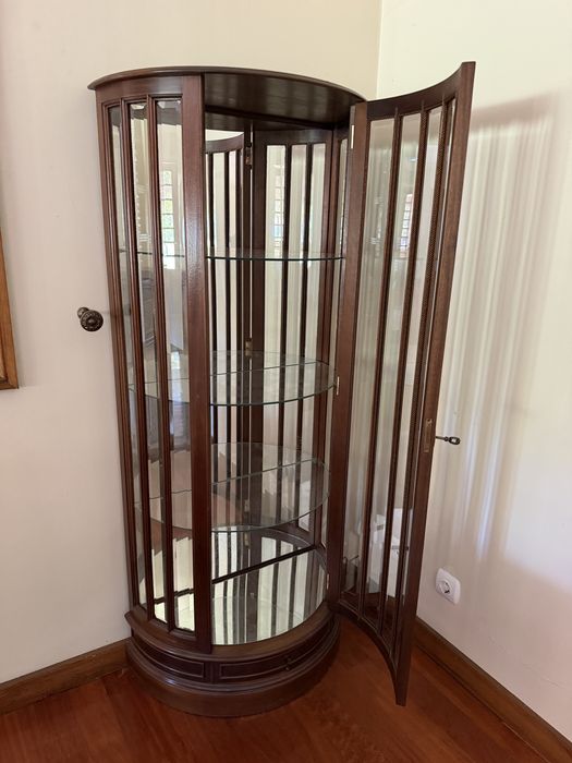 Vitrine com porta