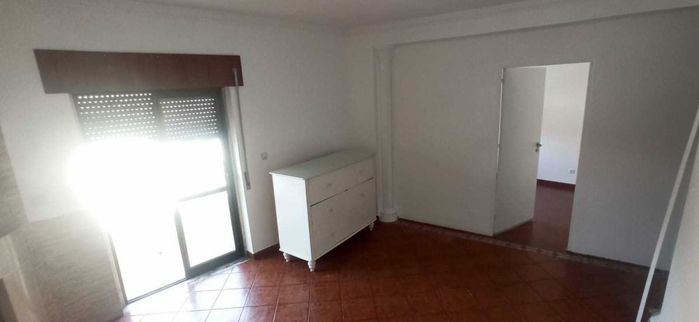 Apartamento T2 em Camarate, 1º andar