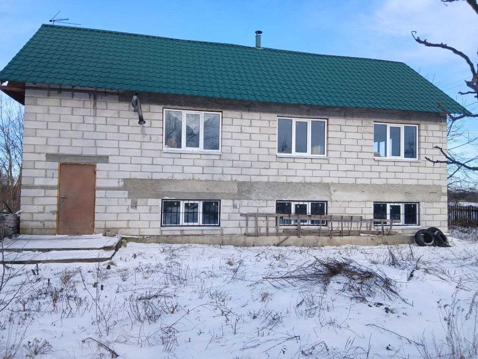 Продається двоповерховий будинок у селі Студениця