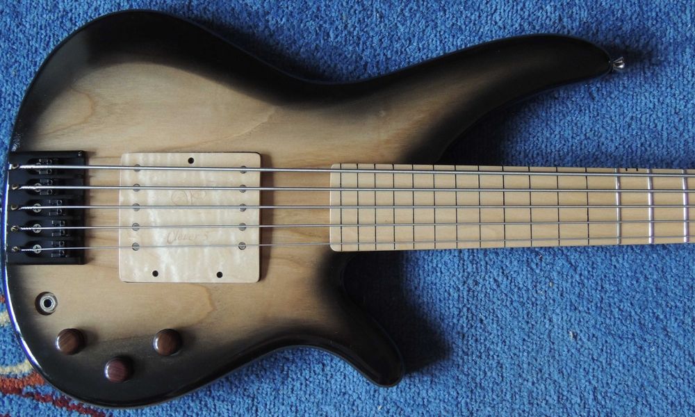 Gitara basowa hybryda, 5 strun