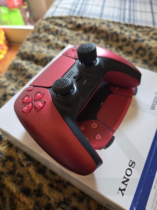 Ps5 slim 1Tb com Leitor de CD + comando Sony  vermelho