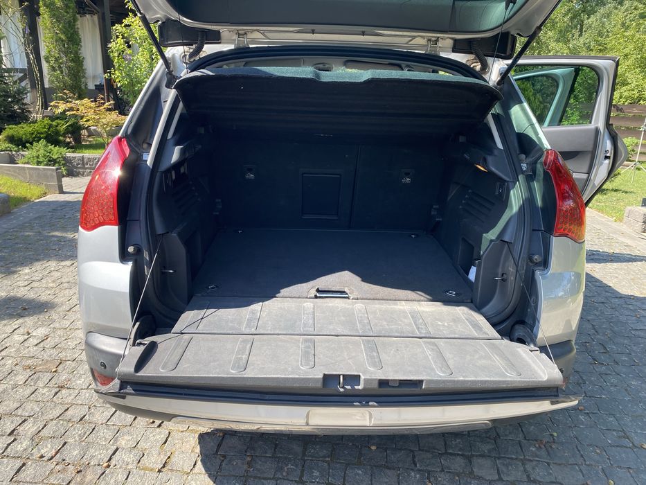 Peugiot 3008 автомобіль