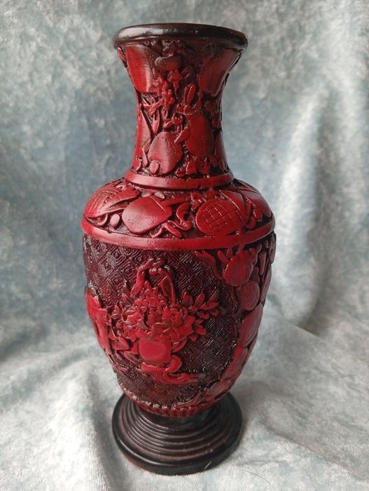Старинная ваза ,резьба по лаку Киноварь