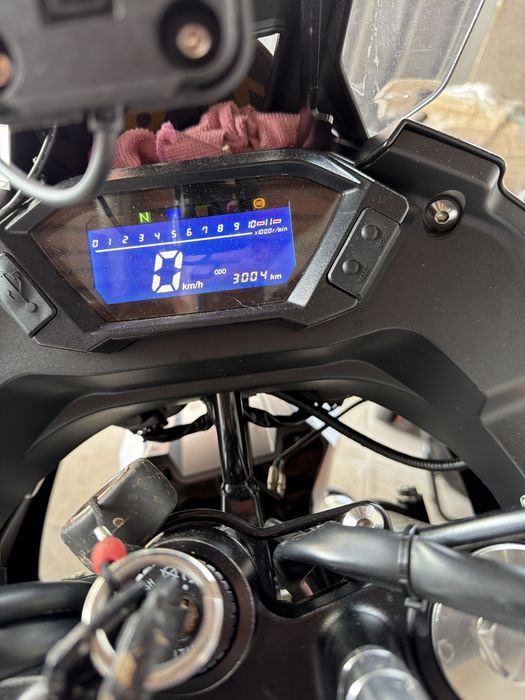 Voge 300 rally impecavel