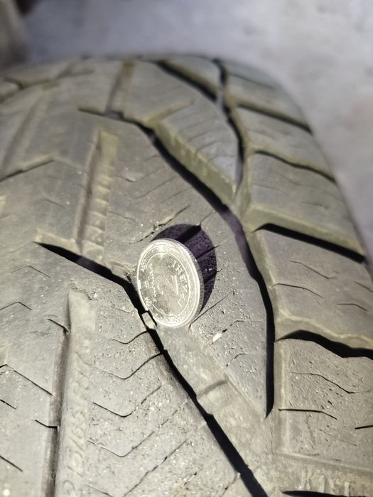 Гума зимня 215*65*r17 99h 1500грн/шт