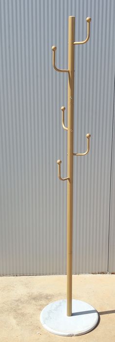 Cabideiro dourado