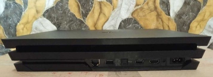 Ігрова приставка PS-4 pro 1 TB