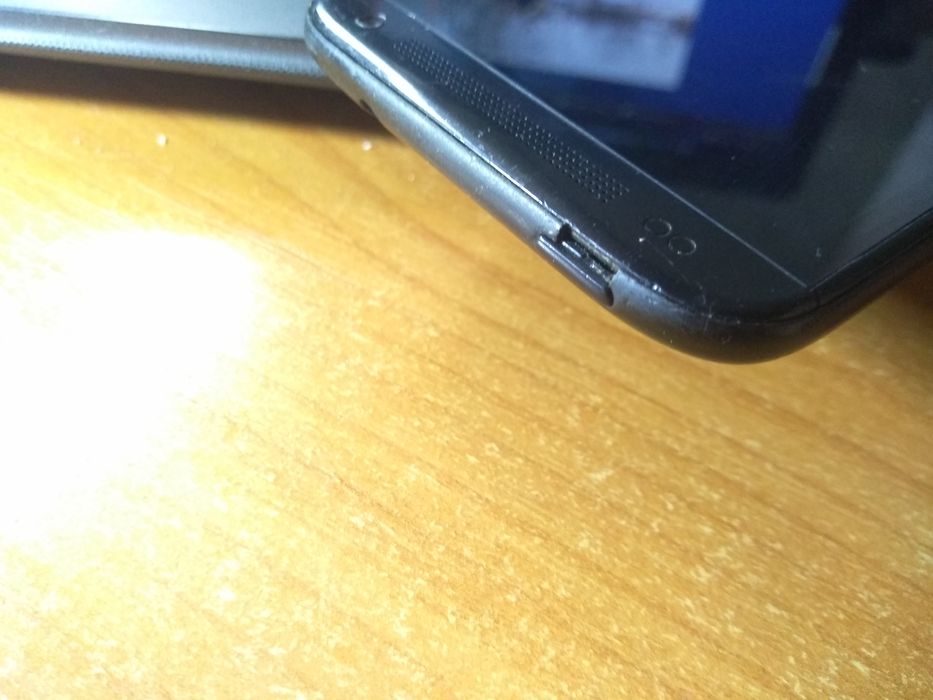 Продам смартфон htc