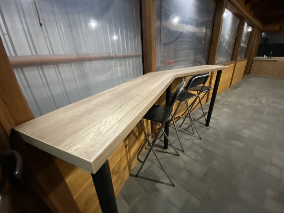 Барний стіл зі стільцями