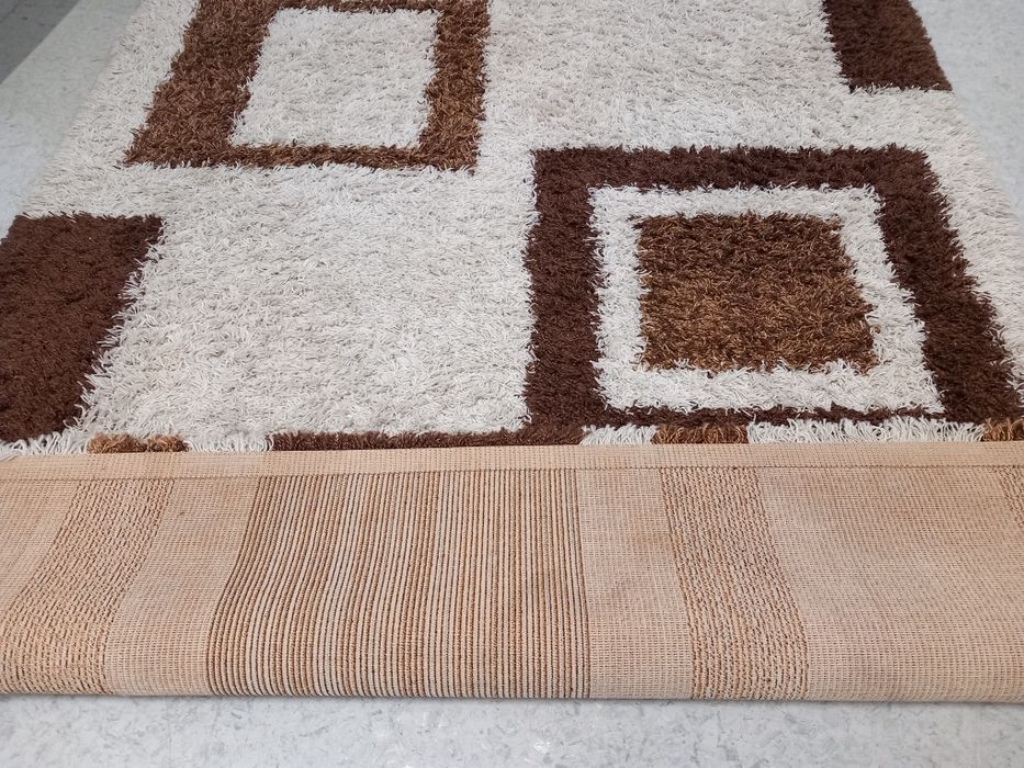 Sprzedam fajny dywan 220x160 cm.