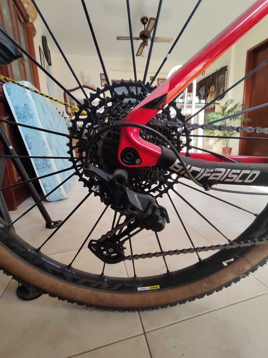 Bicicleta CUBE 29 CARBONO