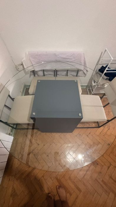 Mesa de jantar com quatro cadeiras