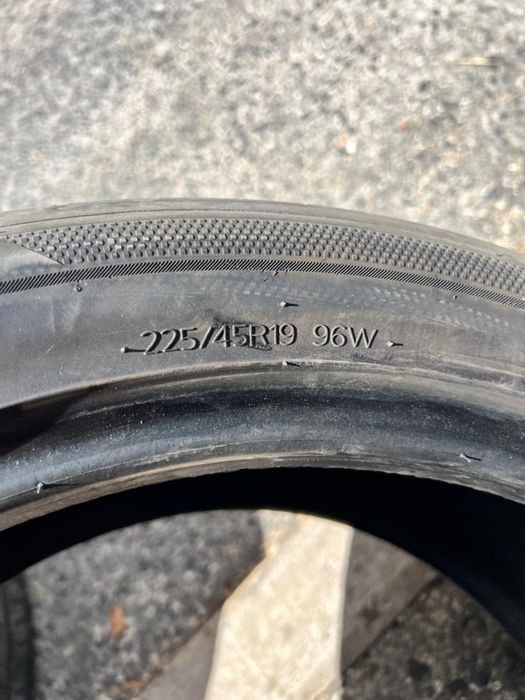 225/45/19 Hankook 2 pneus