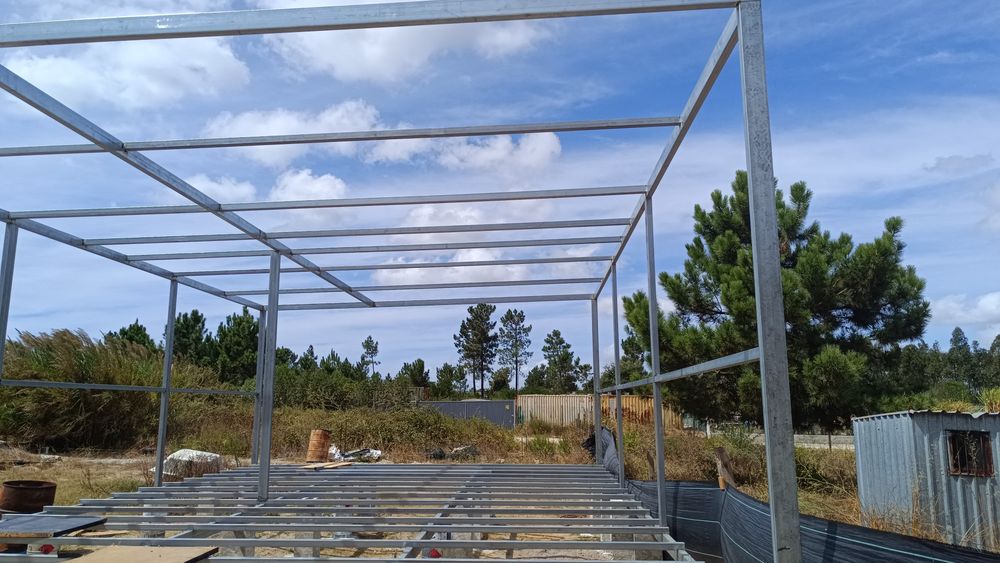 Carpintaria em Geral e Serralheria construção de casas modulares em aço galvanizado