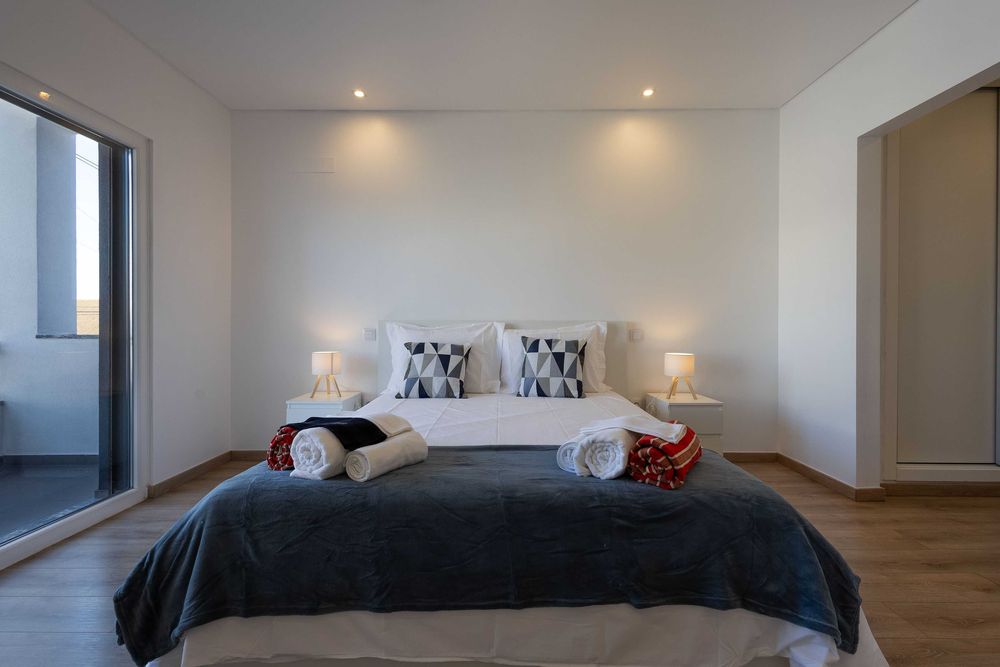 Quartos e Suítes com wc privativo + piscina | Fernão Ferro