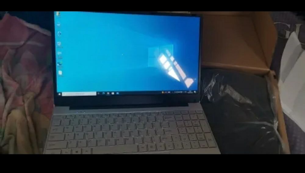 New English Keyboard Laptop in Box, Amadora64584318630017122