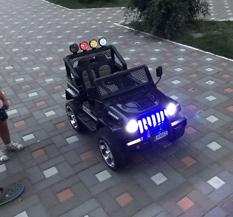 Дитячий електромобіль Jeep Wrangler Rubicon 4×4 (4WD) – ІДЕАЛЬНИЙ СТАН