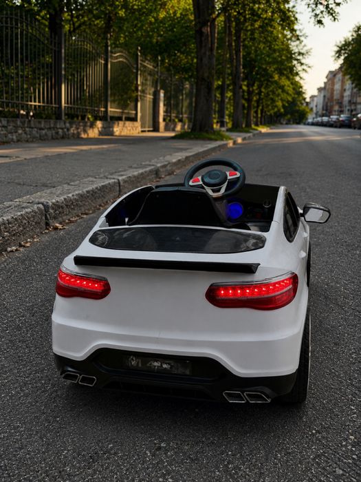 Дитячий електромобіль Mercedes AMG