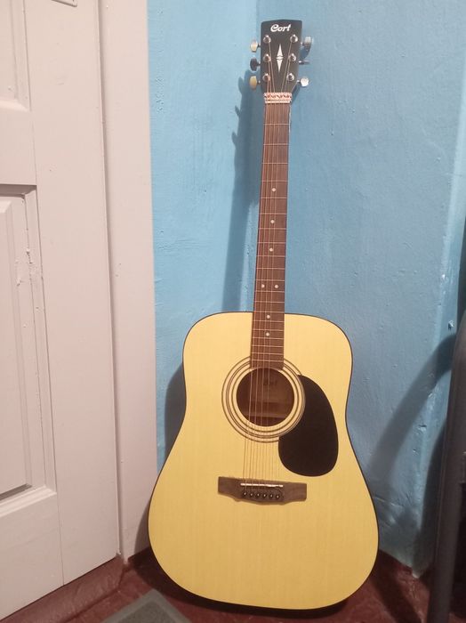 Продам гітару Cort 810 NT