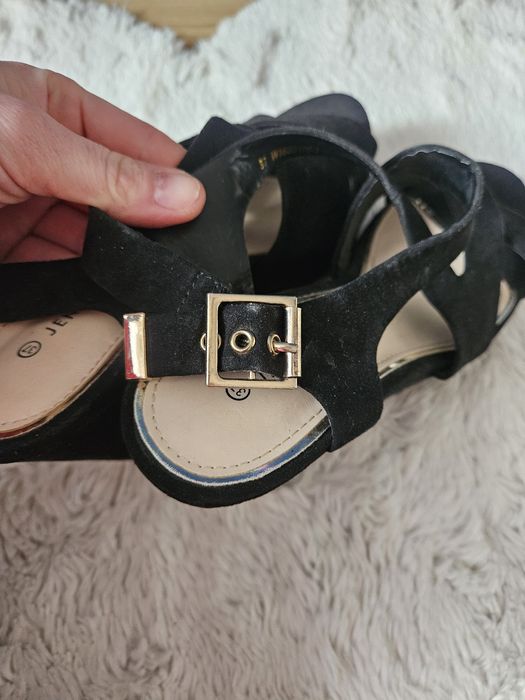 Buty na koturnie czarne 37