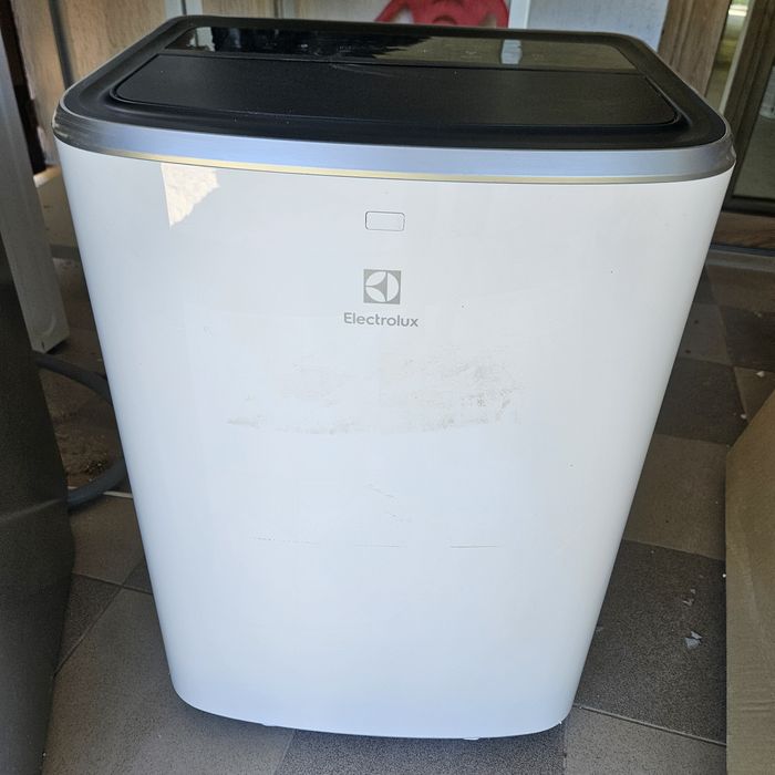 Klimatyzator przenośny Elektrolux z rurą