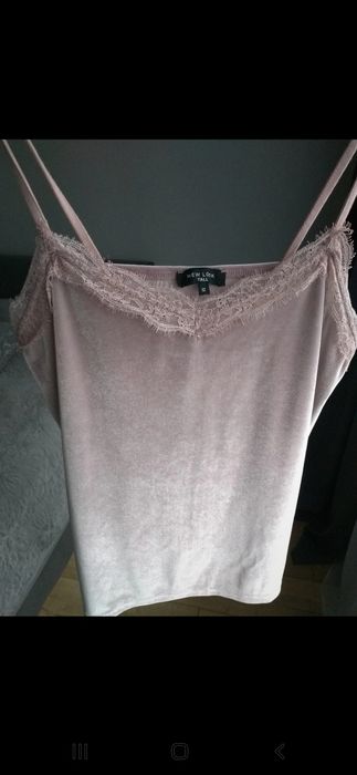 Różowa bluzka na ramiączkach