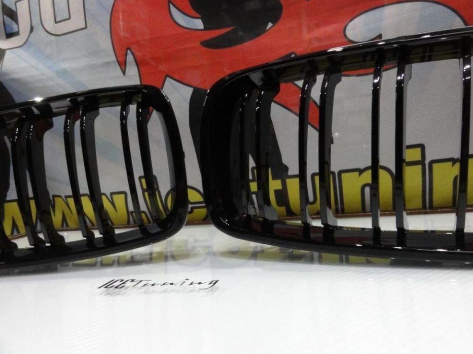 Grelha frontal BMW F32 / F32 / F36 M4 look / dupla lâmina em preto piano brilhante