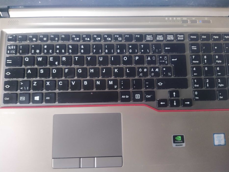 Laptop Fujitsu H760 i7. Stacja robocza dla grafików i graczy!