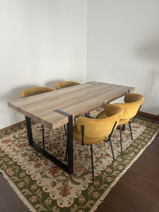 Mesa de jantar com 4 cadeiras