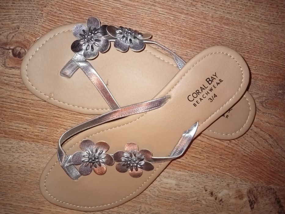 Nowe klapki,japonki dziewczęce.