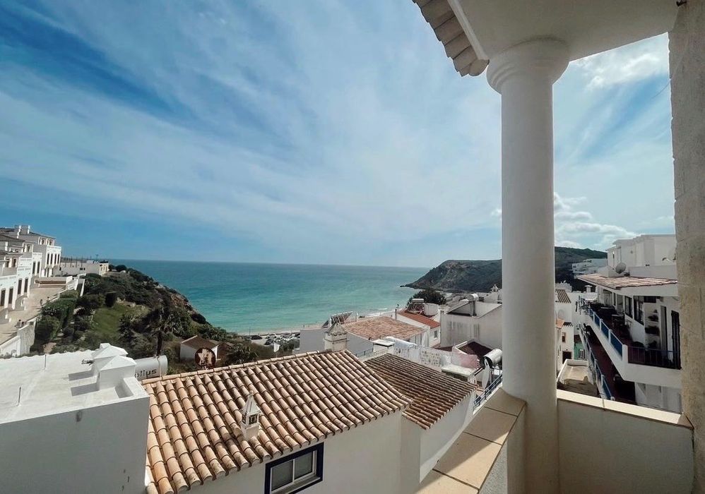 Apartamento com Vista Mar na Praia do Burgau