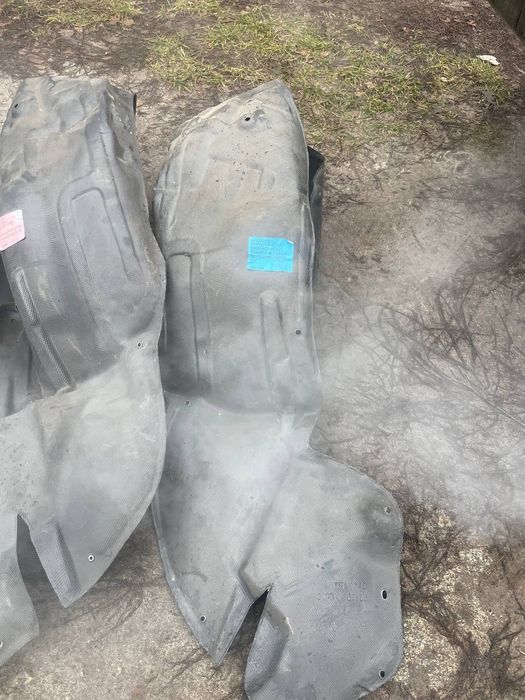 Продам передние подкрылки