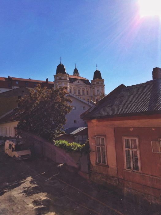 Трикімнатна квартира подобово біля собору