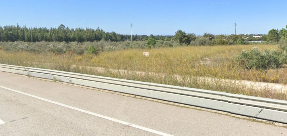 Arrenda-se terreno com 5000 m2 em Casais de Santa Teresa junto à N1