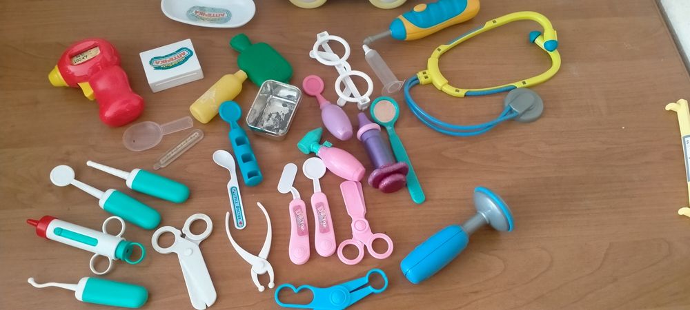 Продам іграшкову лікарню .