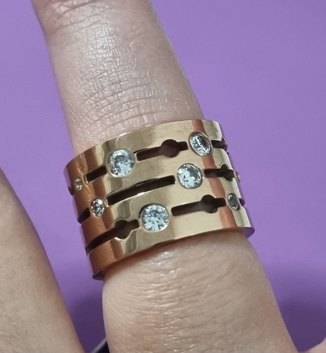Anel em rose gold, em aço, cheio de brilhantes. T17