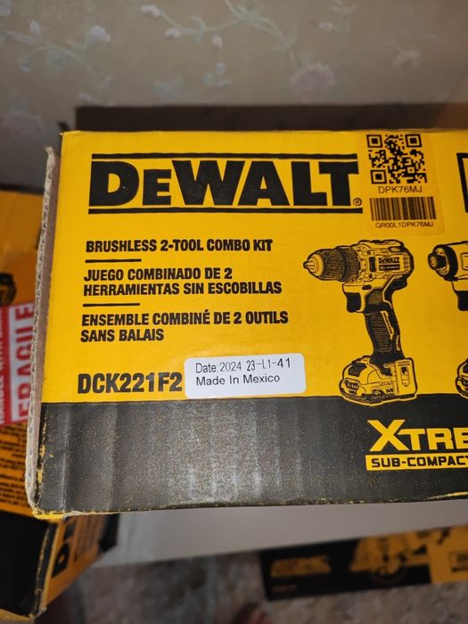 Оригінальний комплект DCK221F2 XTREME 12V MAX