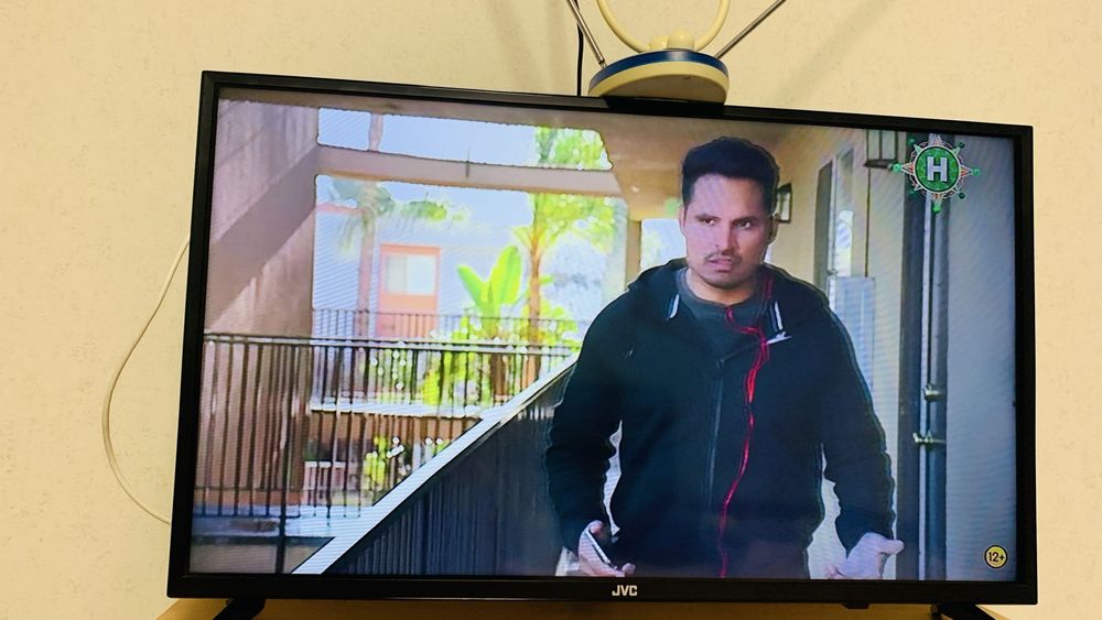 LED Tv JVC 32” відмінний стан
