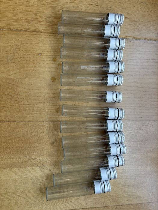 Tubos de plastico com tampa