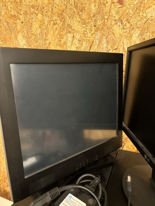 Conjunto de Torres Computador com Monitores