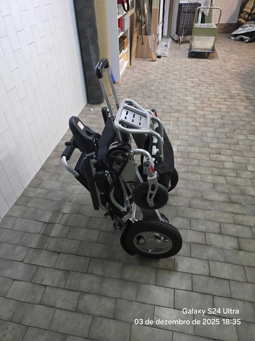 Cadeira de rodas marca TEYDER modelo SPA