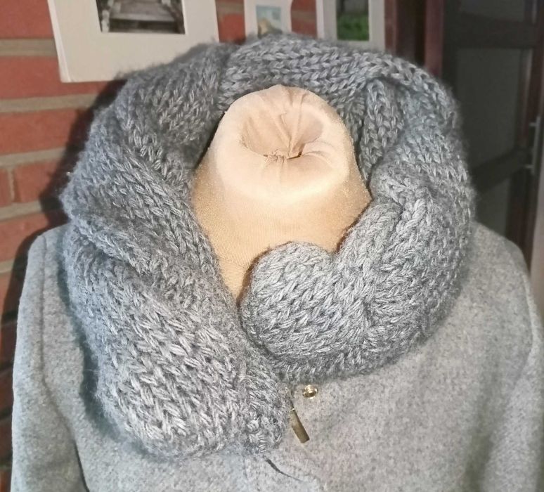 Max Mara tweedowy płaszcz z dzianinowym golfem 36
