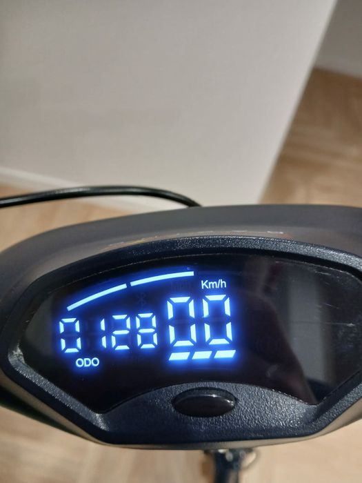Hulajnoga elektryczna red bull